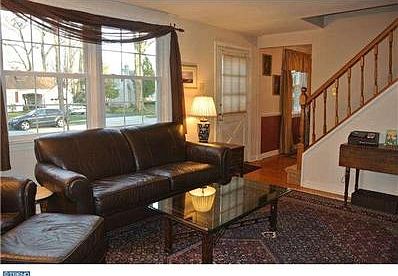 3rd image of 320 Garden Rd