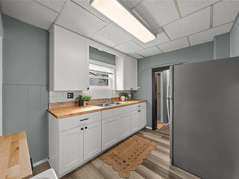 624 Broadway St E — Photo 8