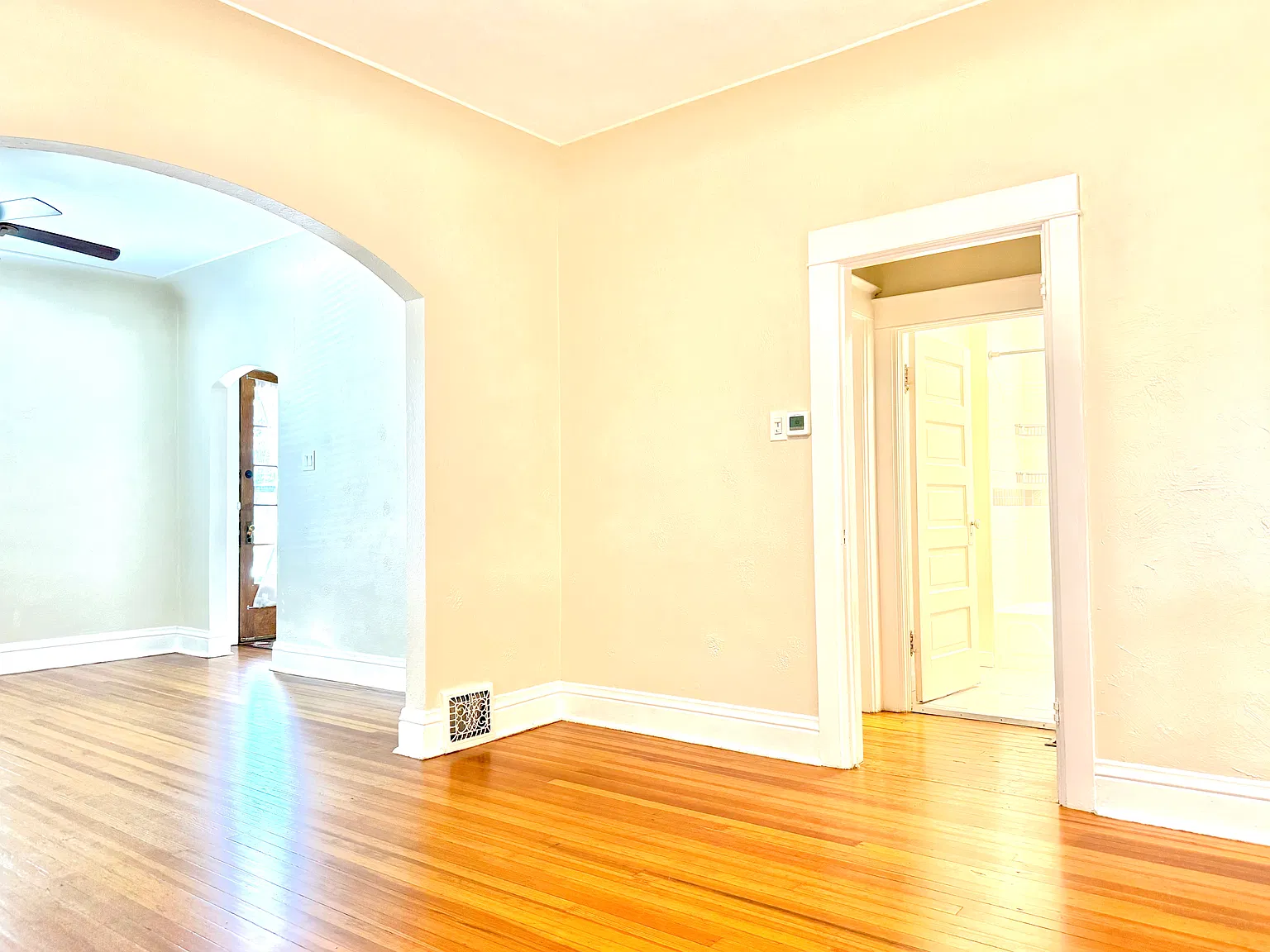 2 bed, 1100 sqft, $2,500 — Photo 4