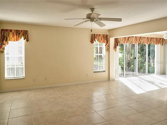 5th image of 815 Montrose Dr Unit 101