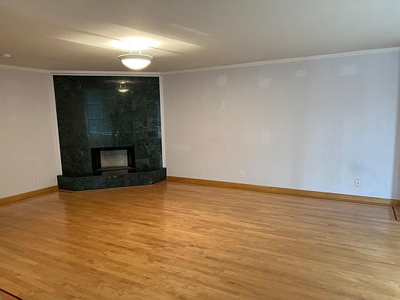 4th image of 4710 Cabrillo St