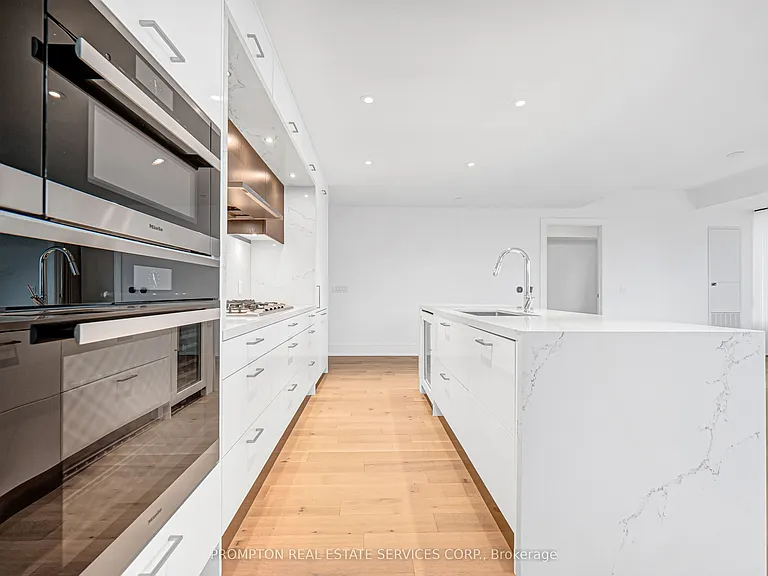 455 Wellington St W #908 — Photo 19