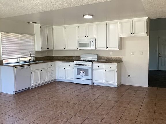 5th image of 44745 Christie Ave