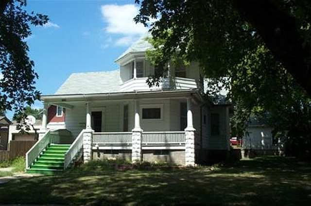 2nd image of 1009 6th St