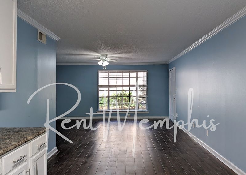 1st image of 358 E Pkwy N #4