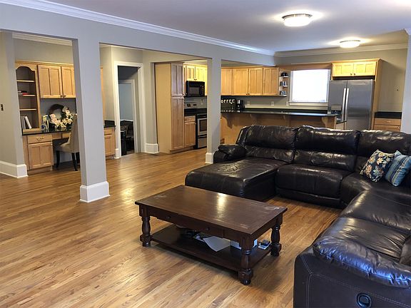 3rd image of 423 S Fairview Avenue Ext