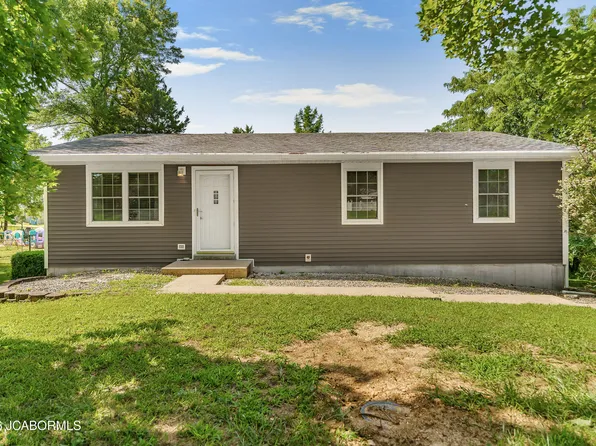 6112 Dove Ln, Jefferson City, MO 65101