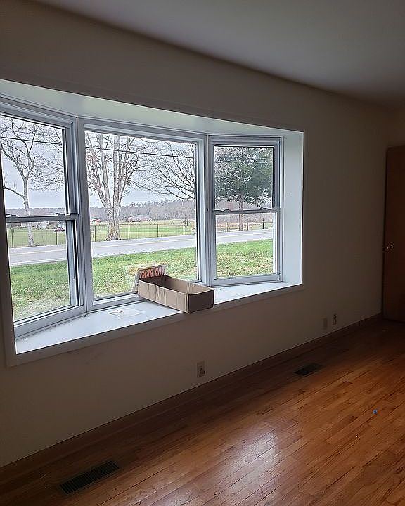 2nd image of 1415 Carthage Rd