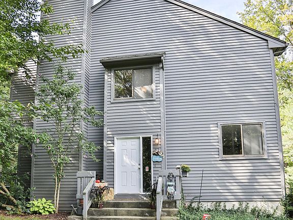 2nd image of 194 Conestoga Way