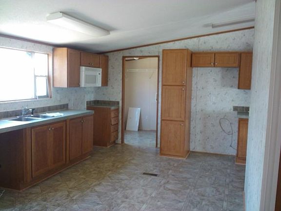 4th image of 132 Daniels St