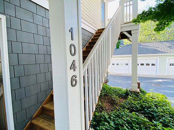 Covered Entry (garage on left)