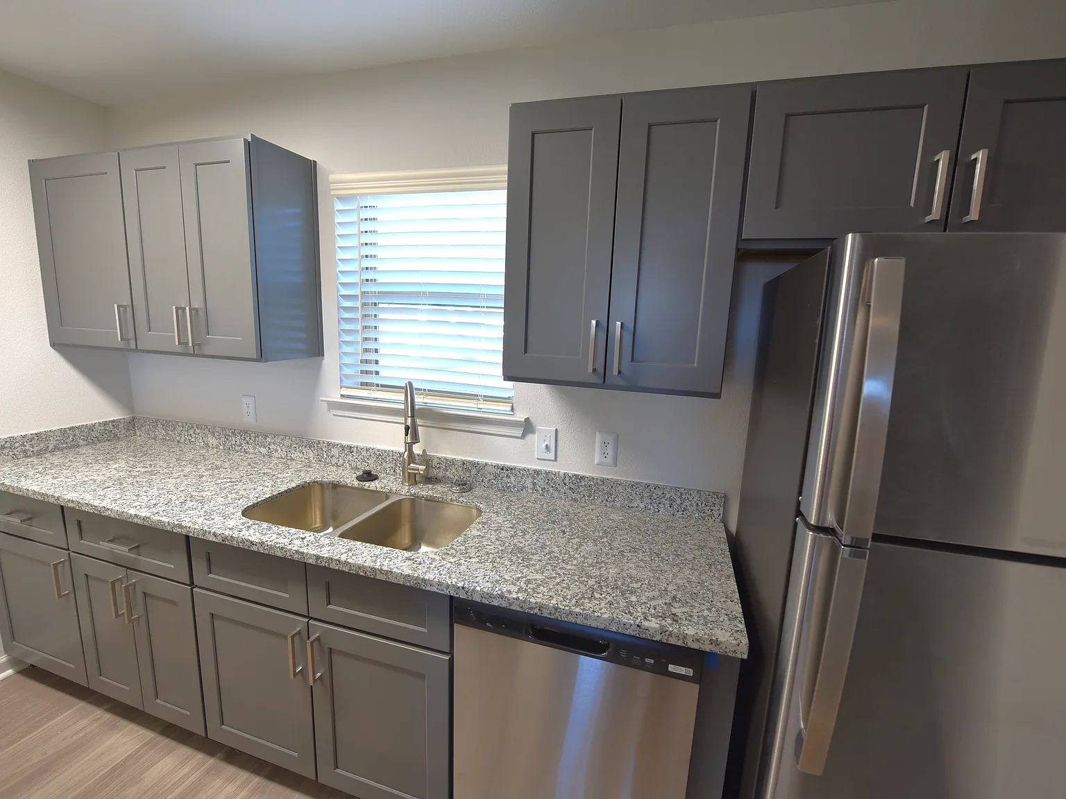 Woodbridge Crossing Apartments — Photo 2
