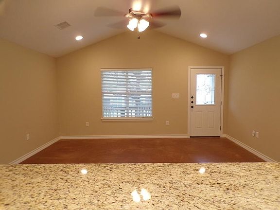 4th image of 203 Island Lodges Dr