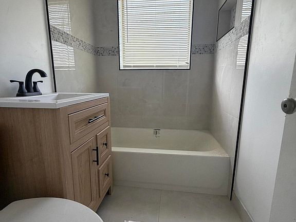 5th image of 1437 NW 10th Place