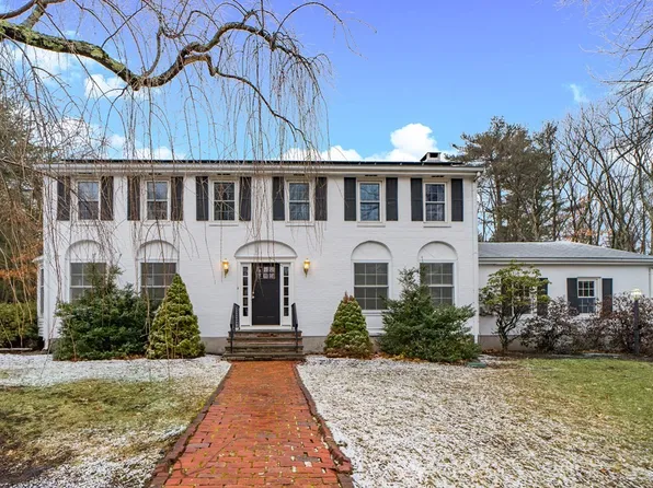 9 Garry Dr, Medfield, MA 02052