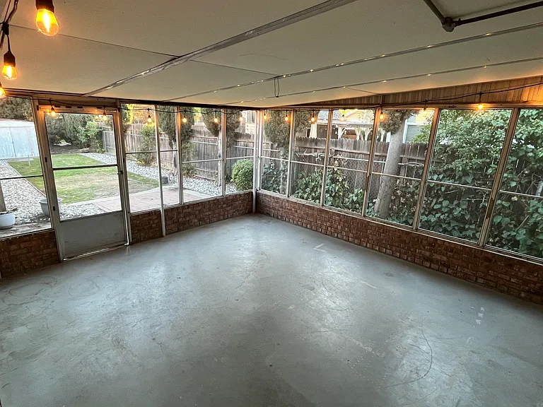 531 Elefa St — Photo 15