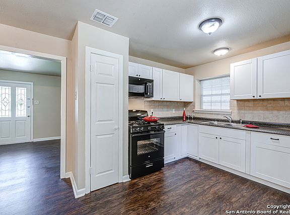 3rd image of 755 Clearview Dr