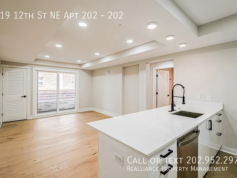 919 12th St NE #202 — Photo 2
