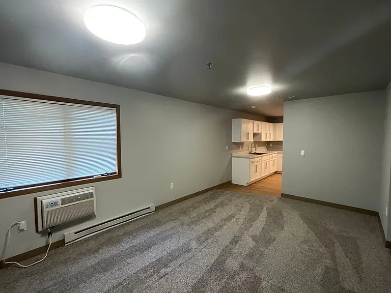 1038 Fond du Lac Ave — Photo 7