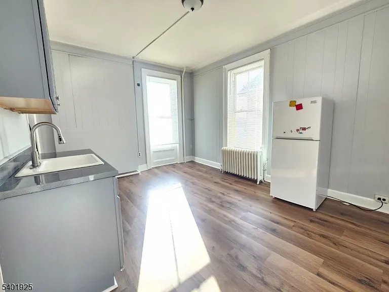 70 Jackson Ave #B — Photo 3