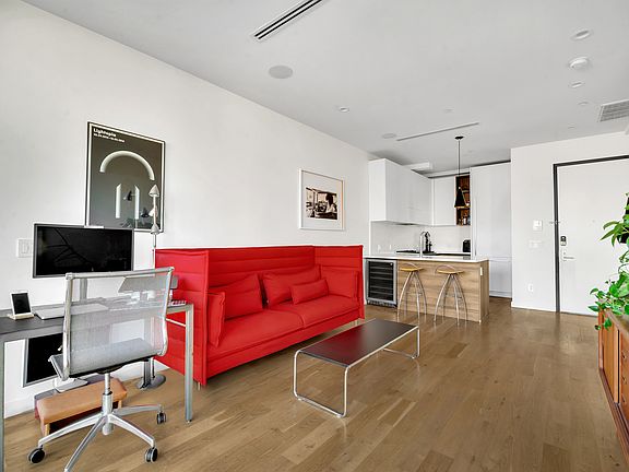5th image of 168 Evergreen Ave #4A