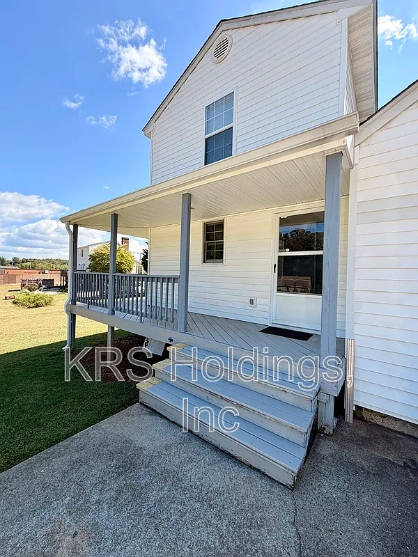 2 bed, 1.0 bath, 1200 sqft, $1,099 — Photo 2