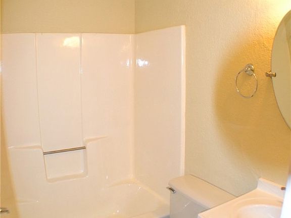 4th image of 803 San Pedro Dr APT B