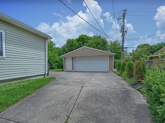 5th image of 24120 Oneida Ave