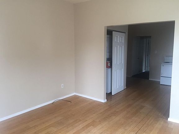 3rd image of 925 Caffin Ave