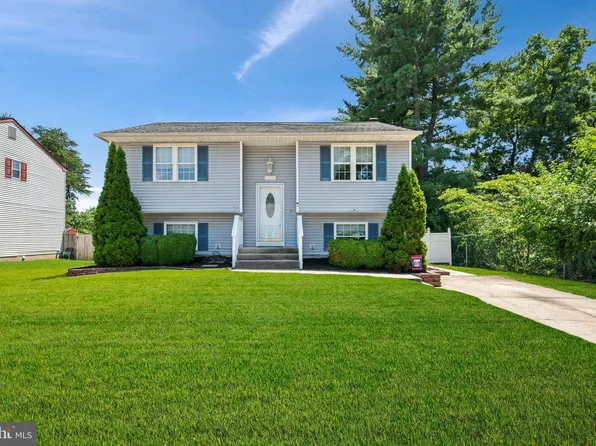 106 Henry St, Riverside, NJ 08075