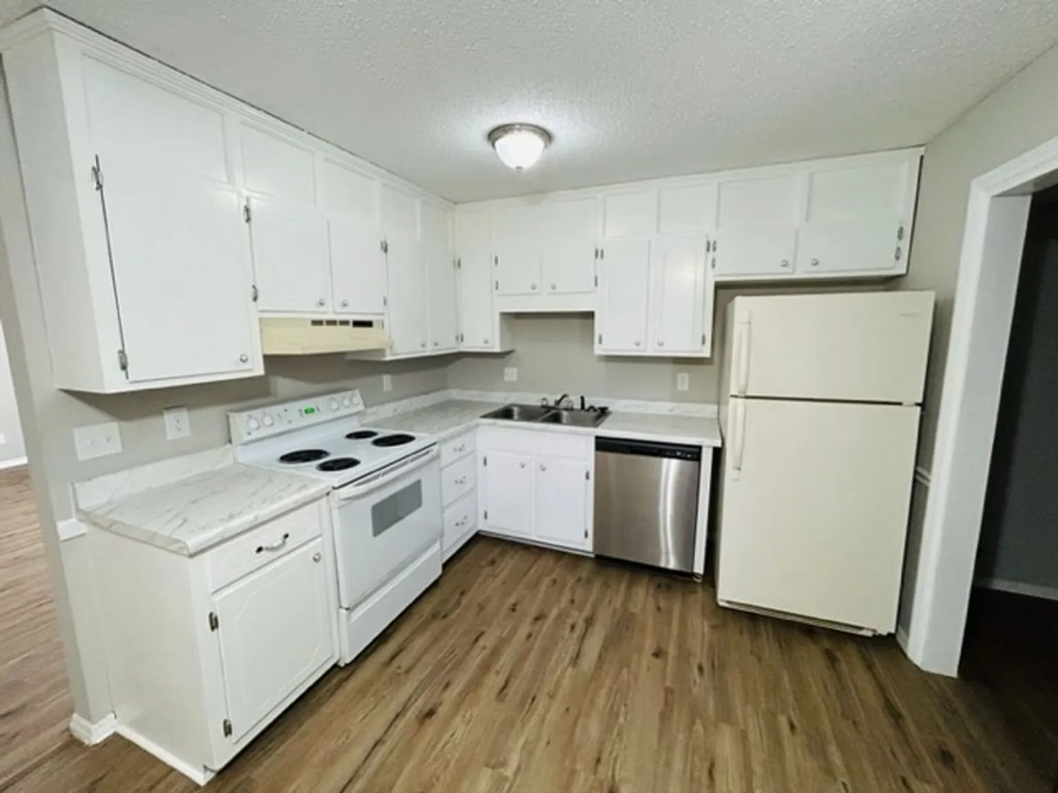 2 bed, 900 sqft, $1,150 — Photo 4