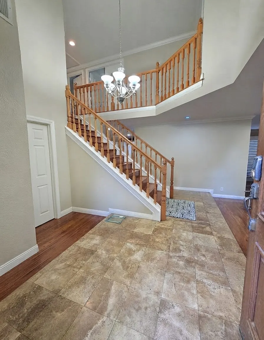 3 bed, 2.5 bath, 1939 sqft, $4,700 — Photo 3
