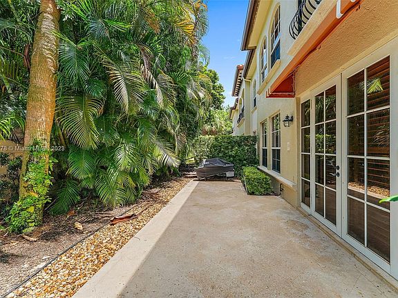 5th image of 60 Marina Gardens Dr