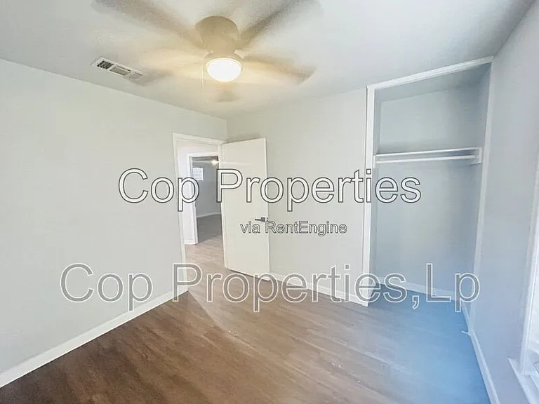 2914 Greenacres St — Photo 17