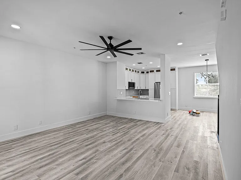 75 NW 4th Ave #75 — Photo 15