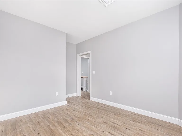 335-337 Windsor St #337 — Photo 5