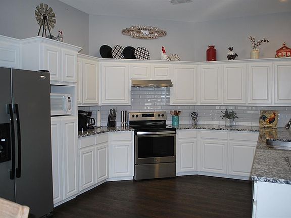 5th image of 1010 Oxford Dr