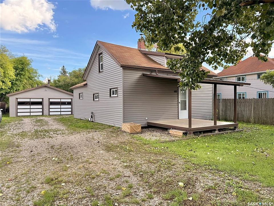 1st image of 102 Oronsay STREET