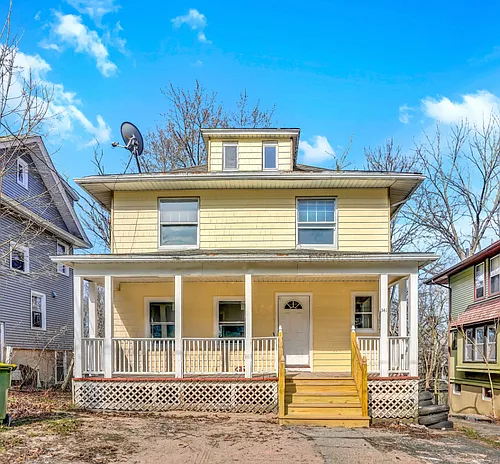 341 Lincoln St Photo 1