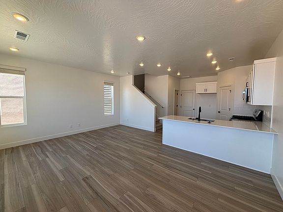 3rd image of 1064 E Malibu Ln #143