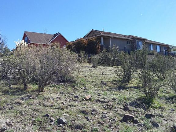 3rd image of 884 Trail Head Cir