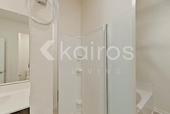 10631 Hillside Creek Dr — Photo 15