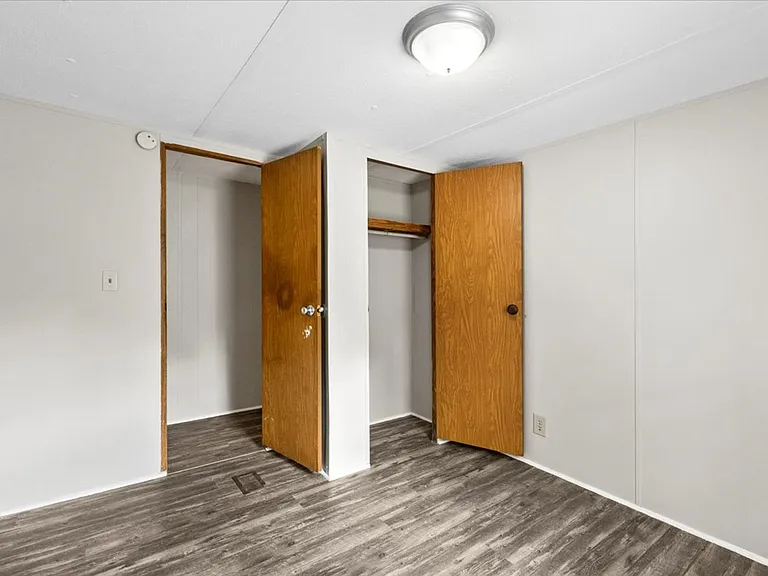 221 Country Ln — Photo 12
