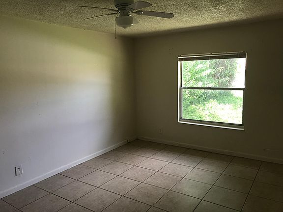 2nd image of 4847 Serafica Dr