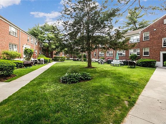3rd image of 23 Fieldstone Dr APT 166