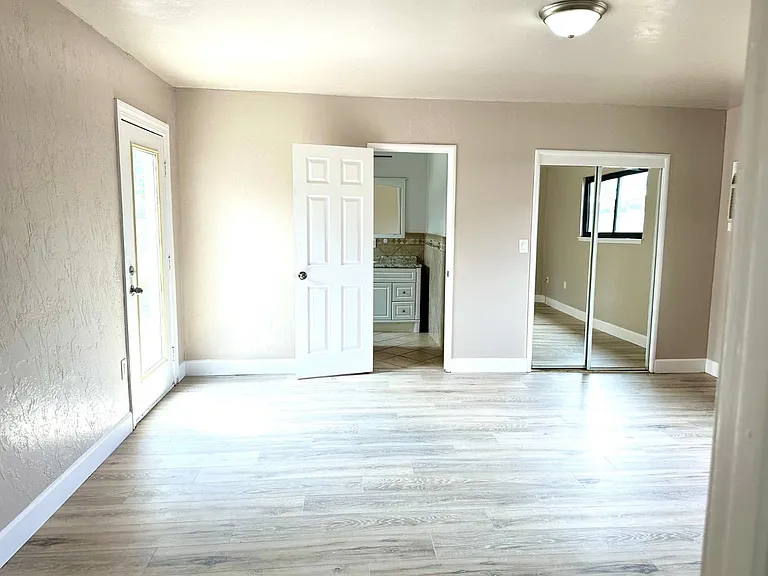 1612 N Normandie St — Photo 12