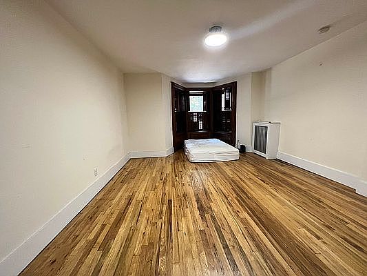 2nd image of 319 W 101st St APT 2