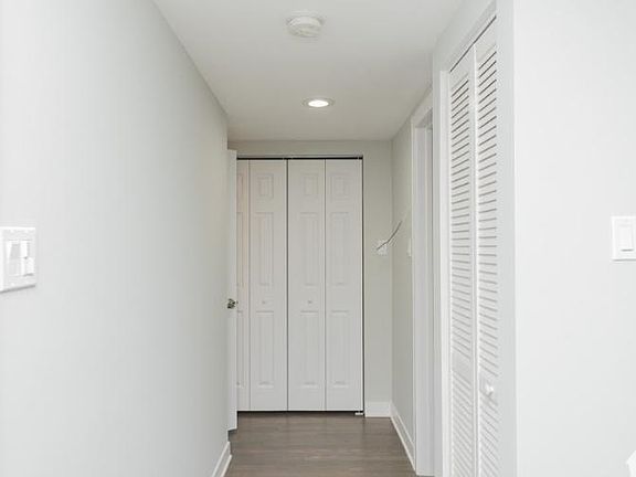 5th image of 1940 W Wilson Ave #10