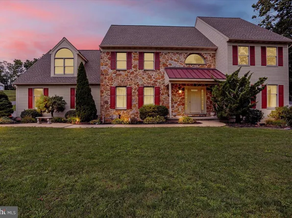 245 E Main St, Brownstown, PA 17508