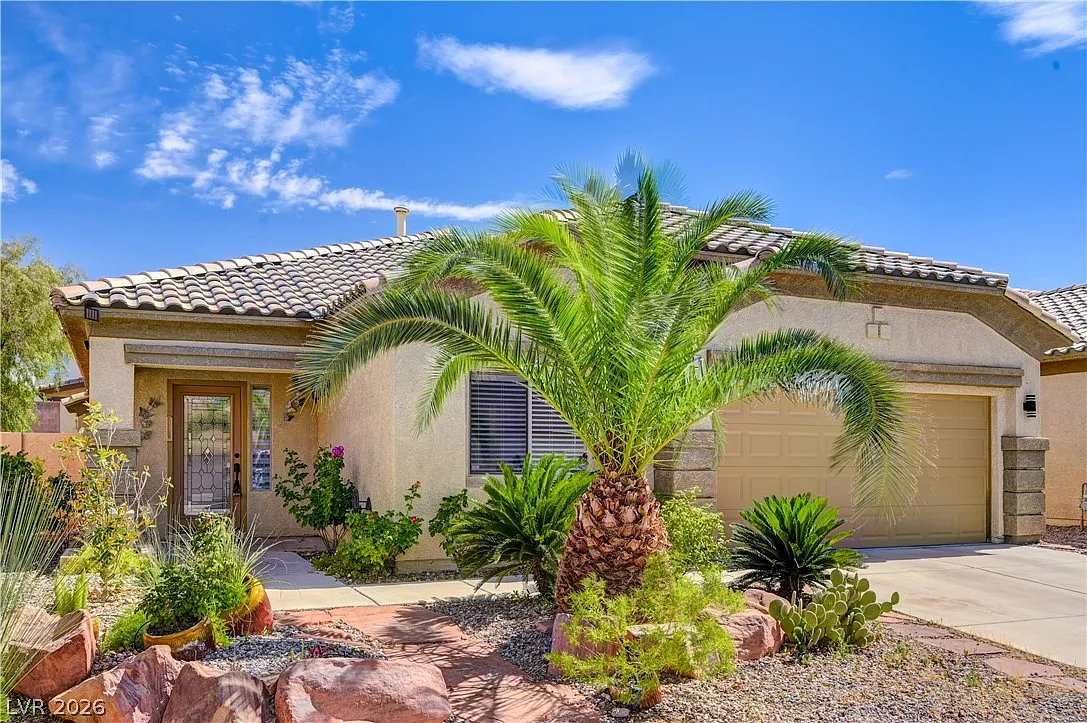 3 bed, 2.0 bath, 1967 sqft, $3,300 — Photo 3